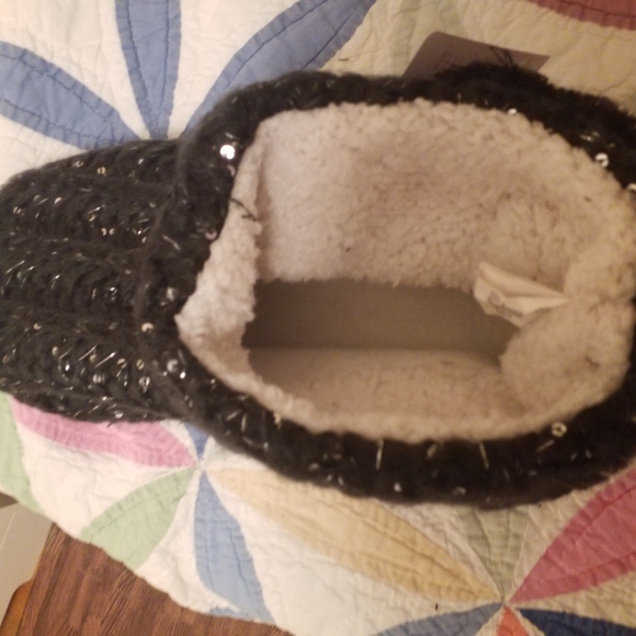 Slippers - Picture 3 of 3